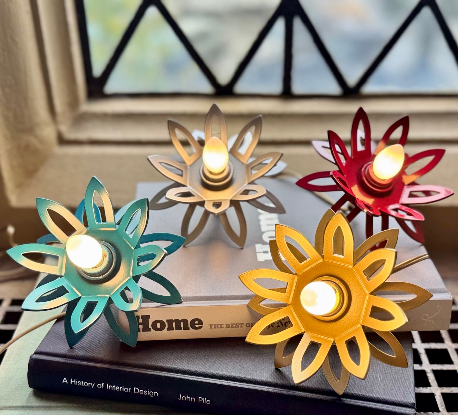 Arabesque Plug In Light - Burgandy