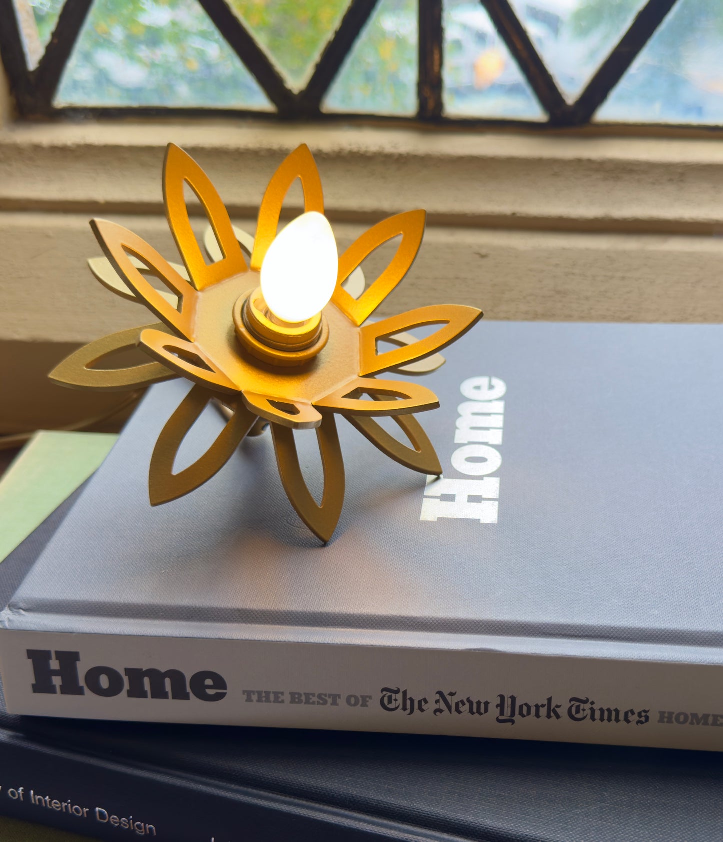 Arabesque Plug-in Light - Gold