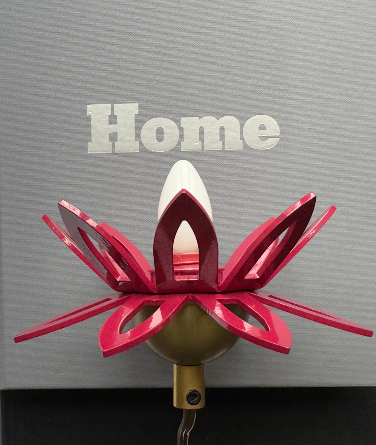 Arabesque Plug In Light - Burgandy