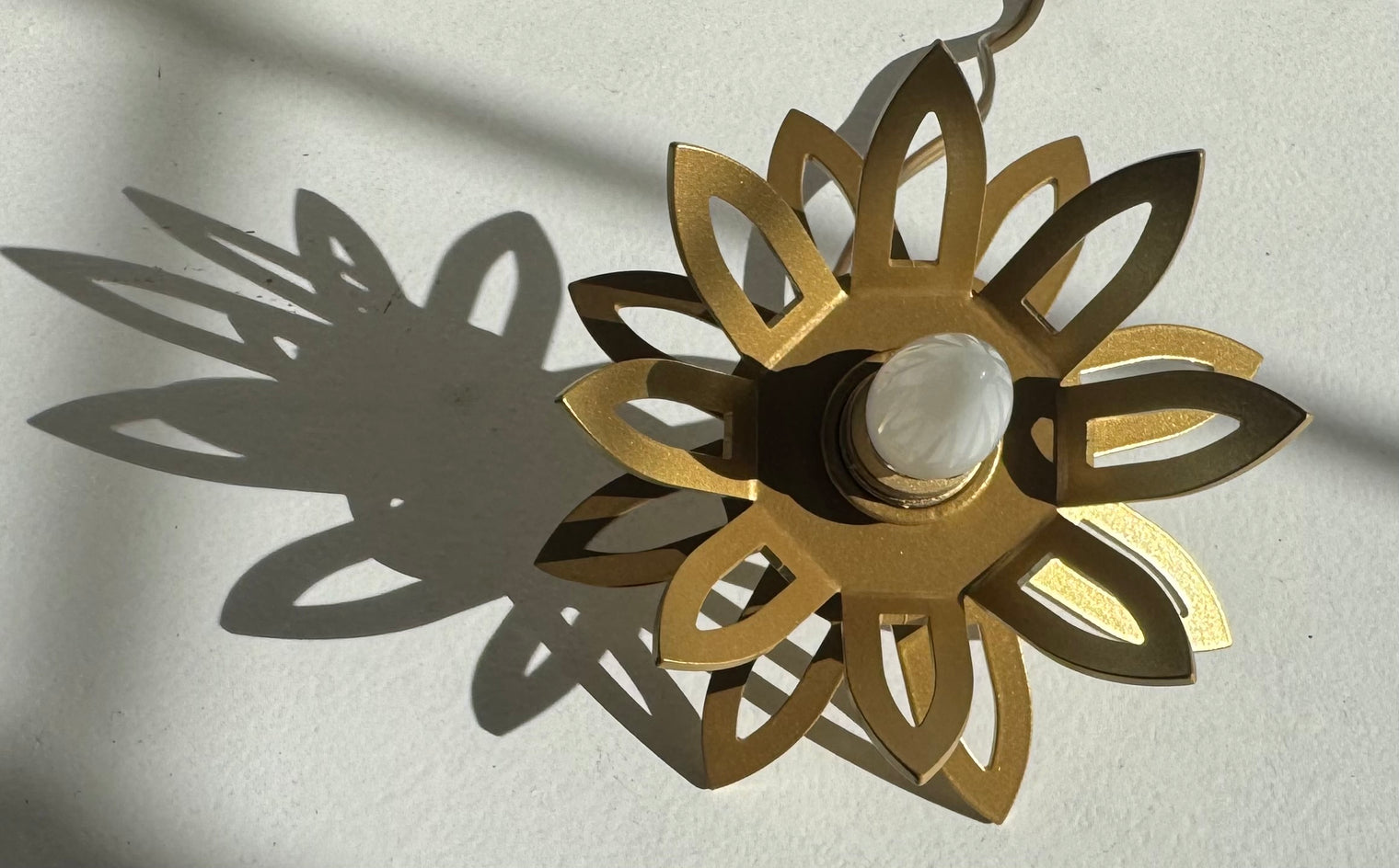 Arabesque Plug-in Light - Gold