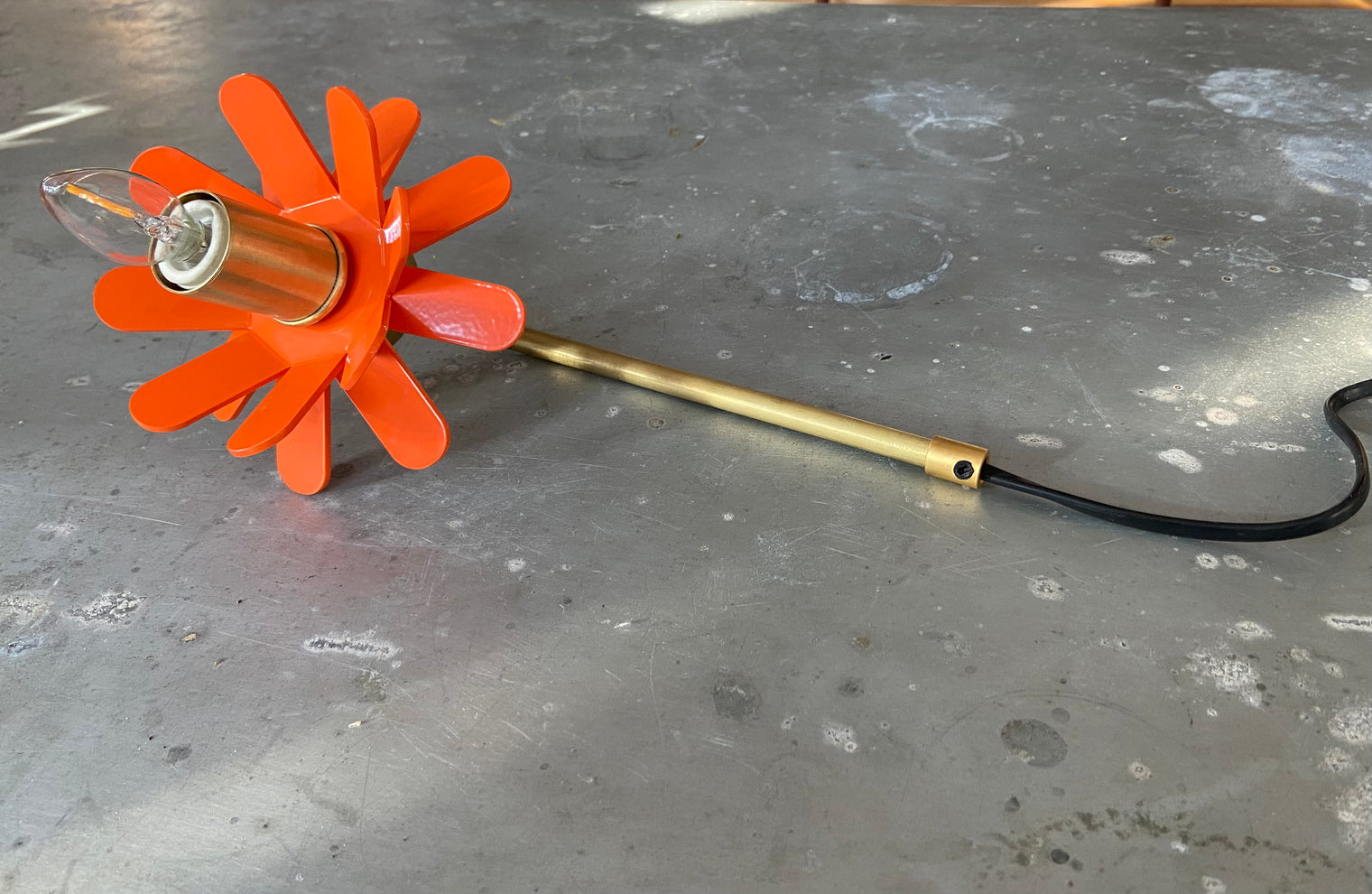 Modern Flower Table Lamp - Orange