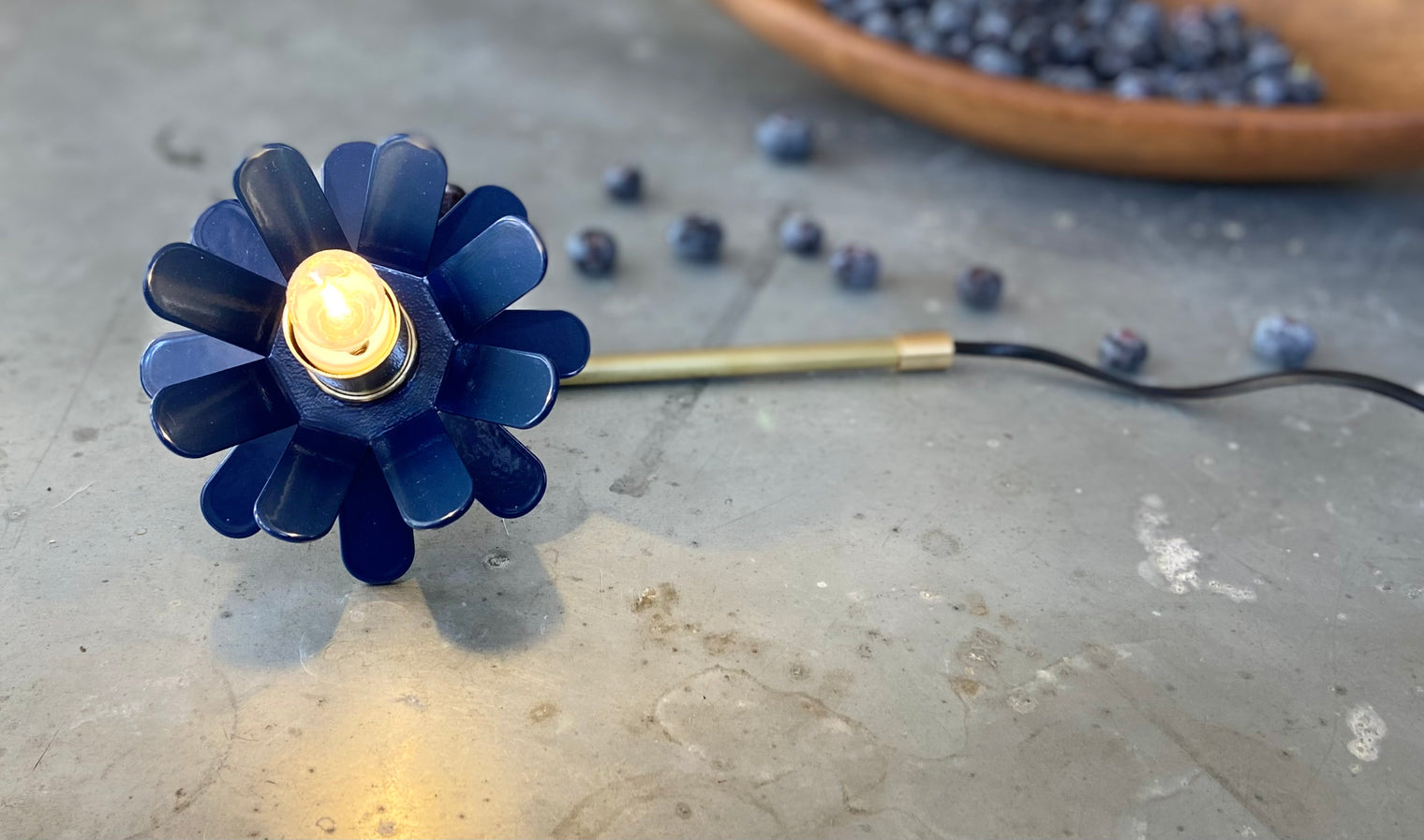 Modern Flower Table Light - Navy Blue