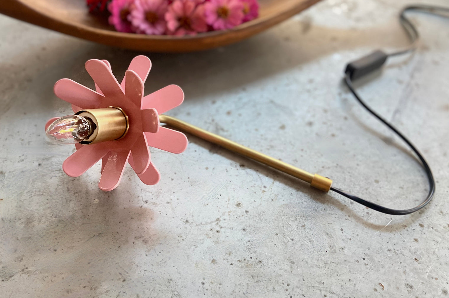 Modern Flower Table Light - Pink