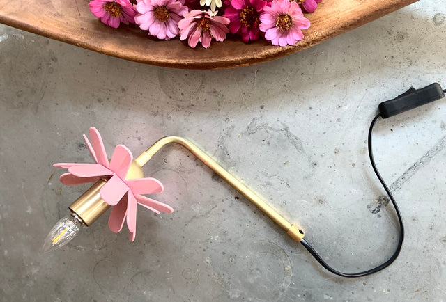 Modern Flower Table Light - Pink