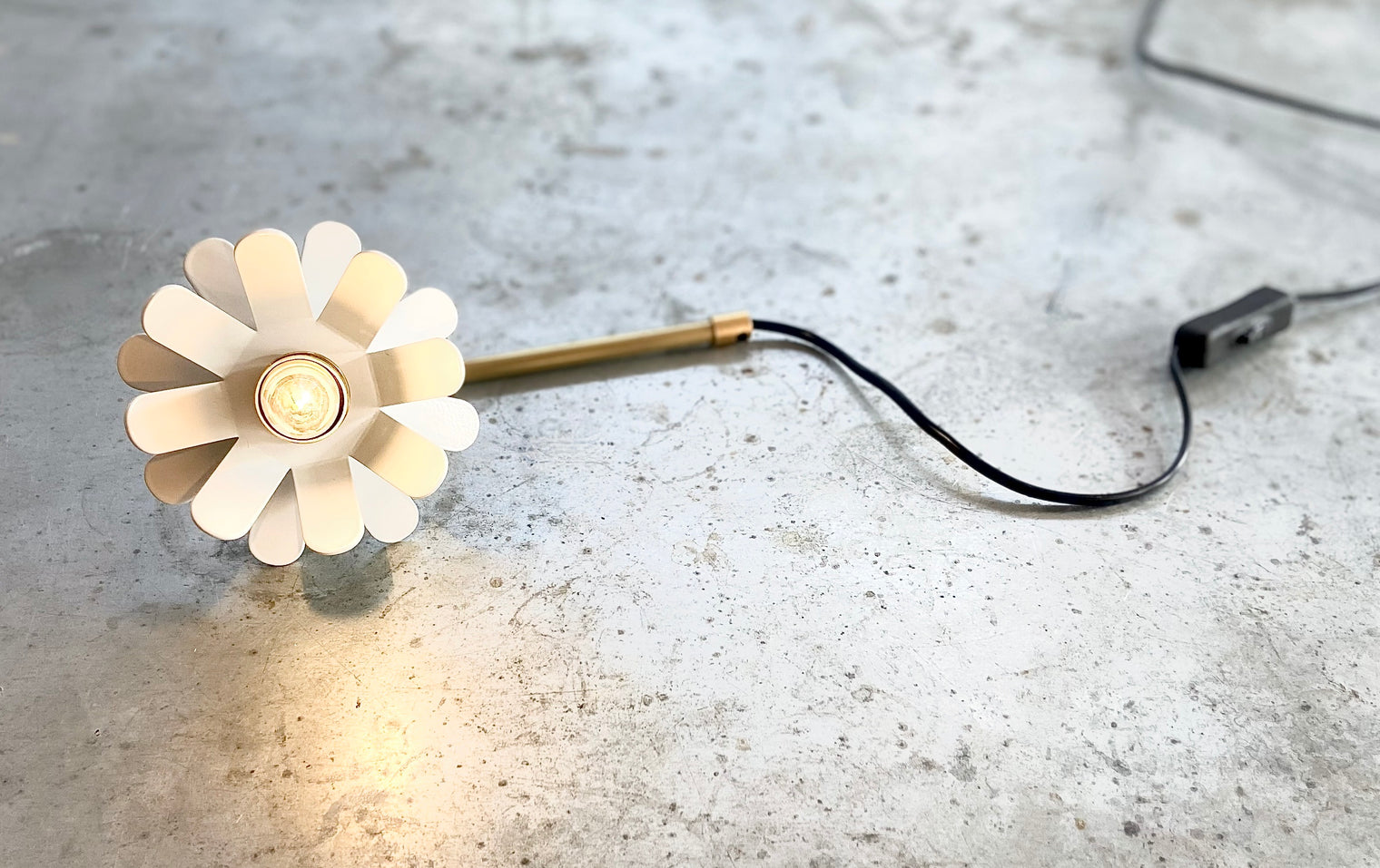 Modern Flower Table Light - White