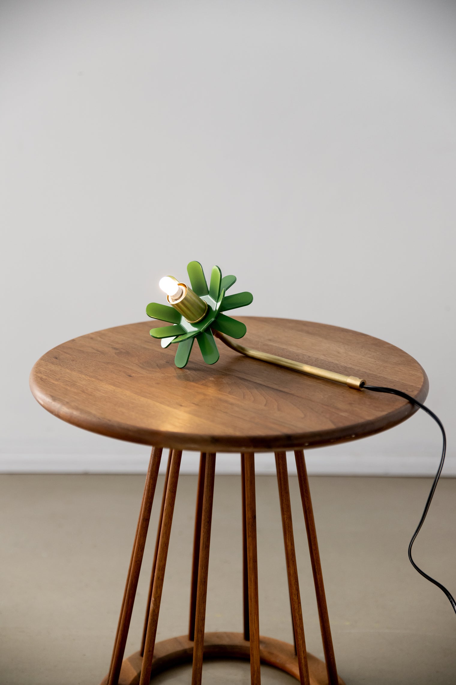 Modern Flower Table Light - Green